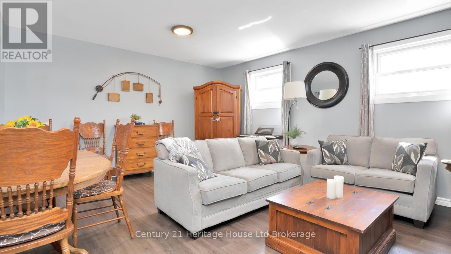 117 WONHAM STREET S - Image 25