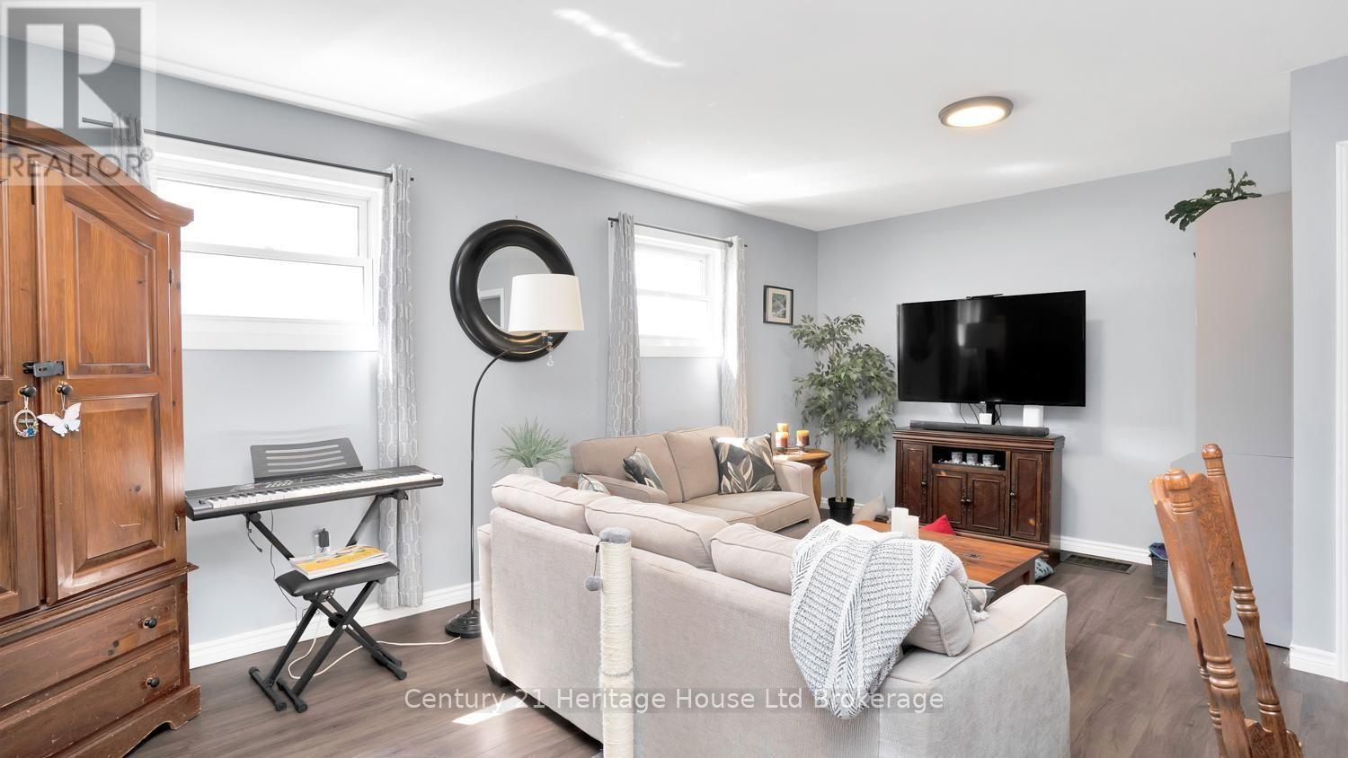 117 WONHAM STREET S - Image 27