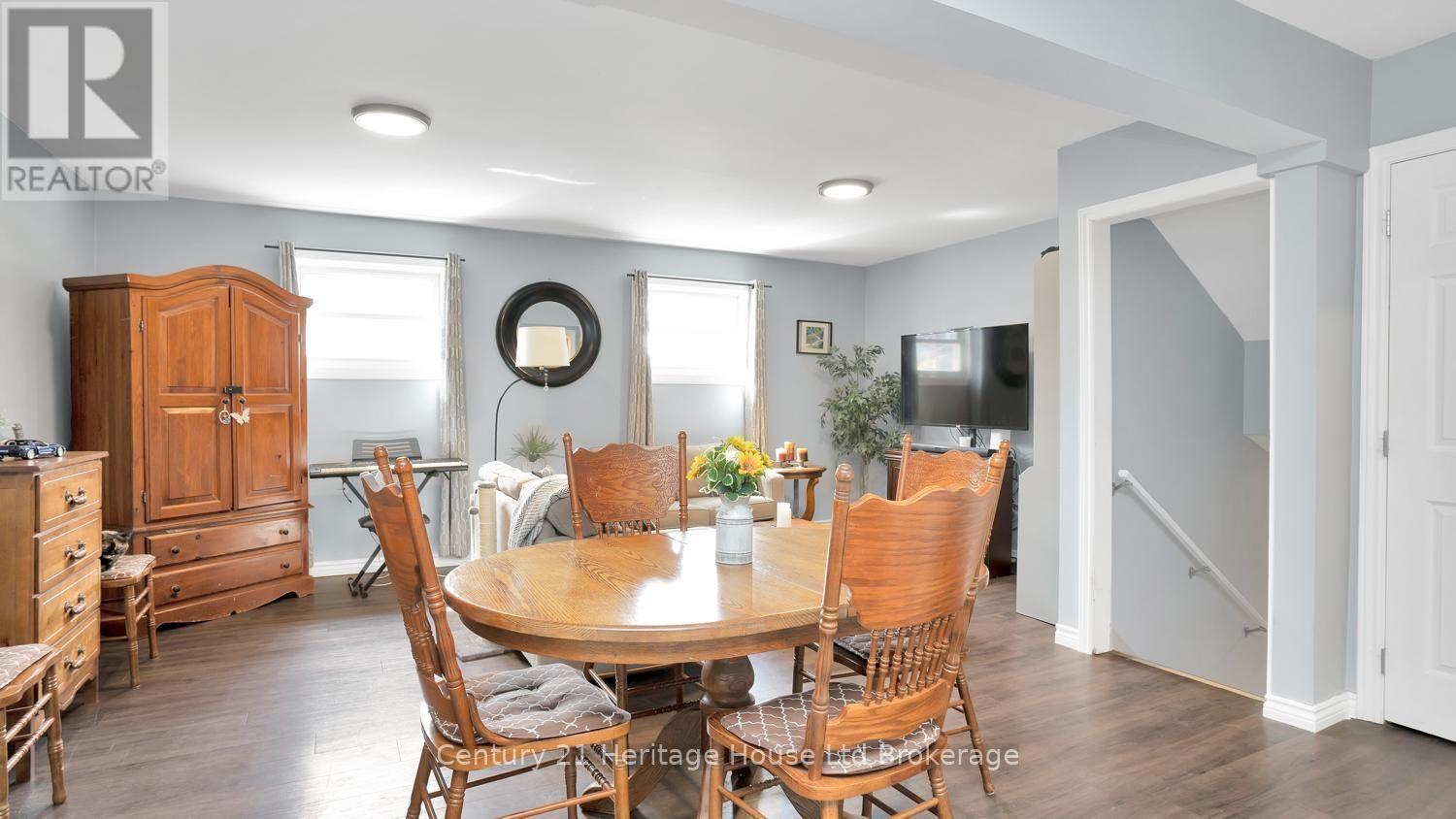 117 WONHAM STREET S - Image 30