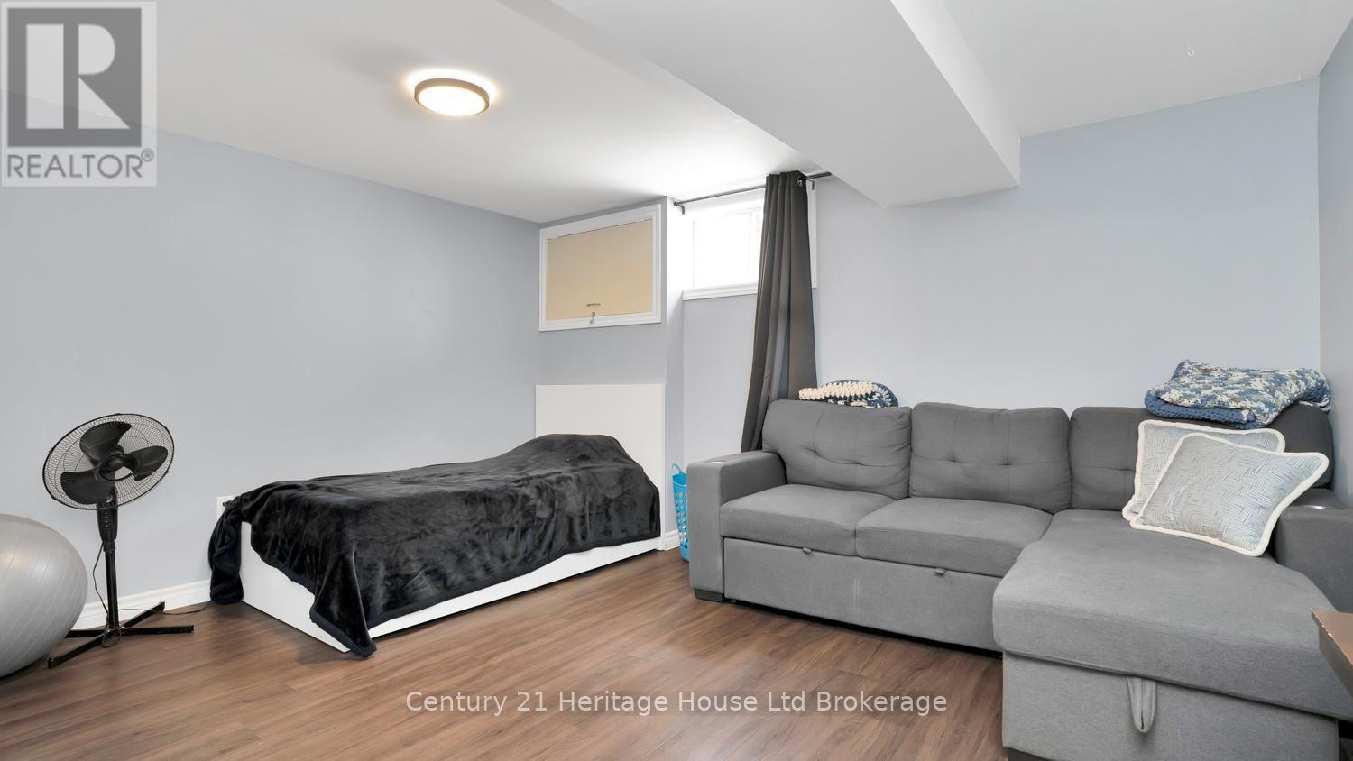 117 WONHAM STREET S - Image 35