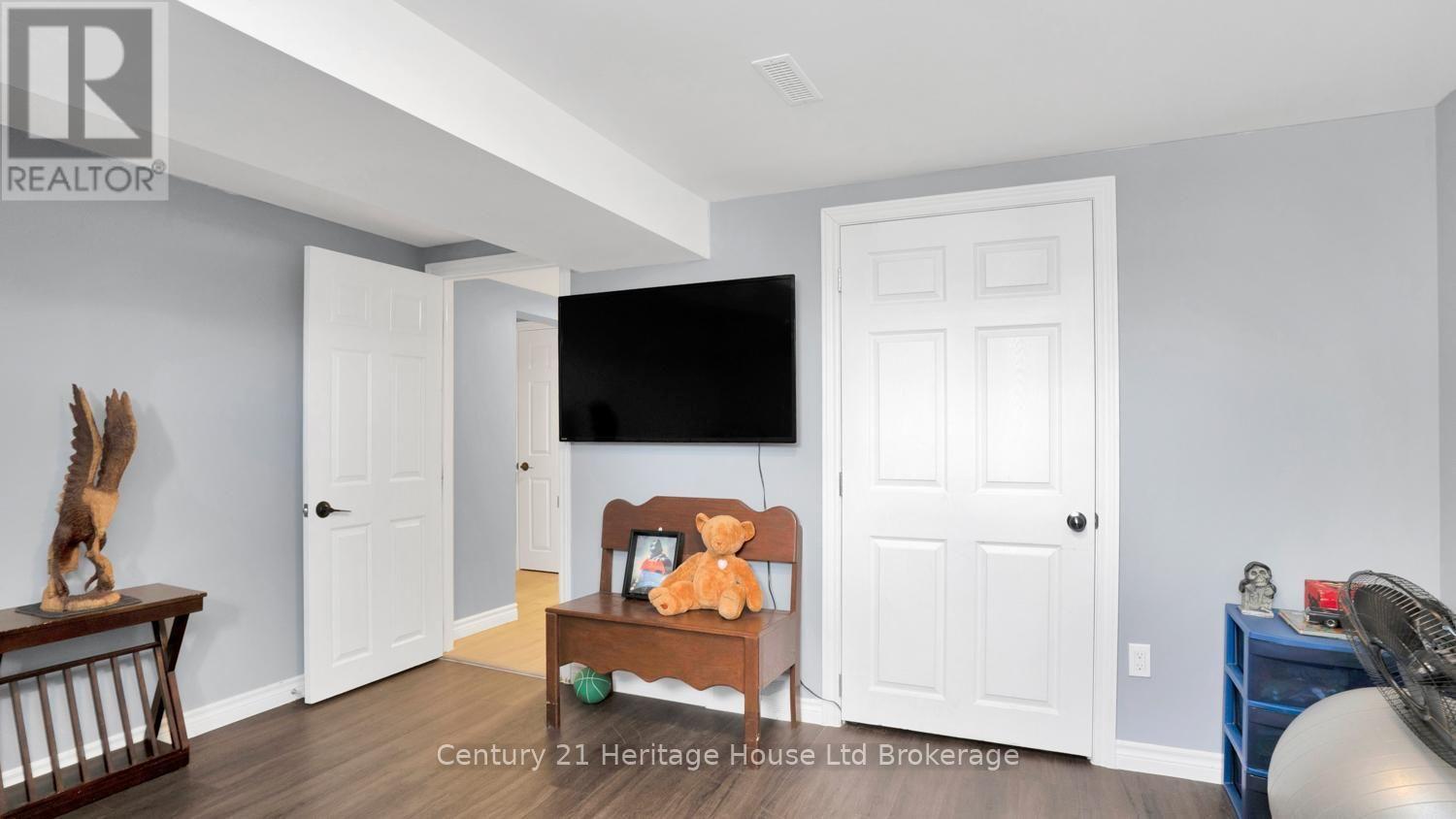 117 WONHAM STREET S - Image 36