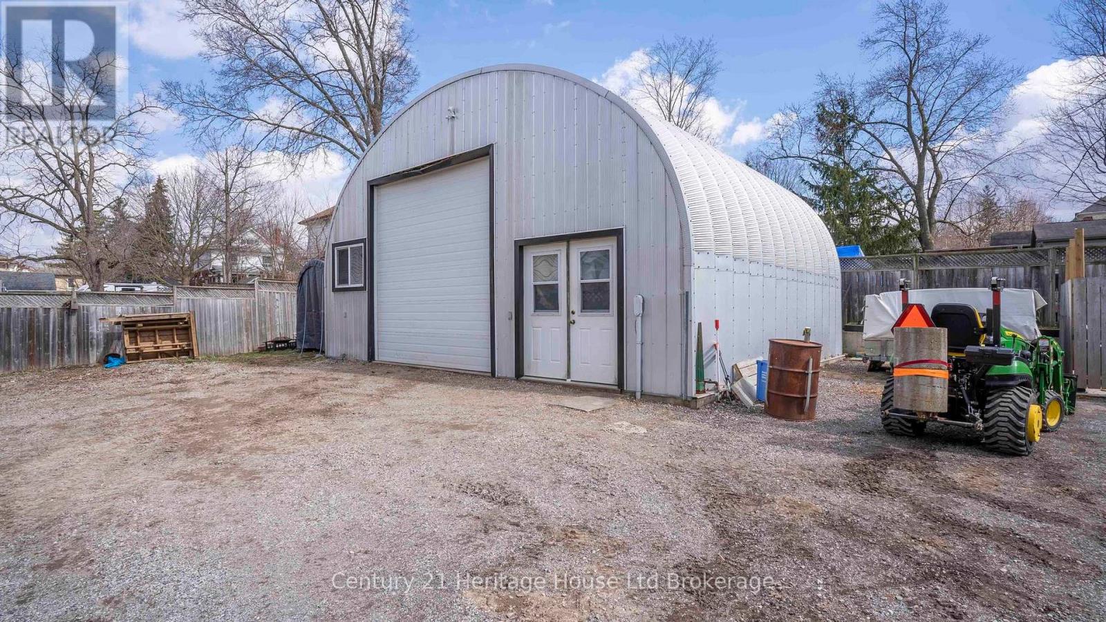 117 WONHAM STREET S - Image 43