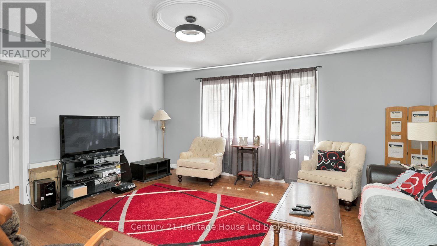 117 WONHAM STREET S - Image 7