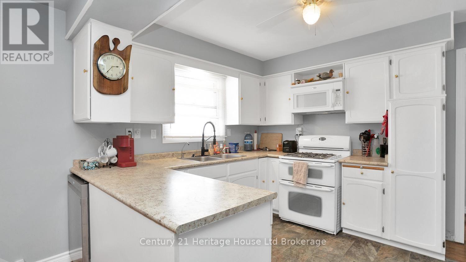 117 WONHAM STREET S - Image 9