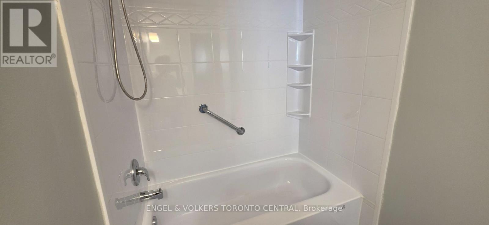 #606 15 SEWELLS ROAD - 9