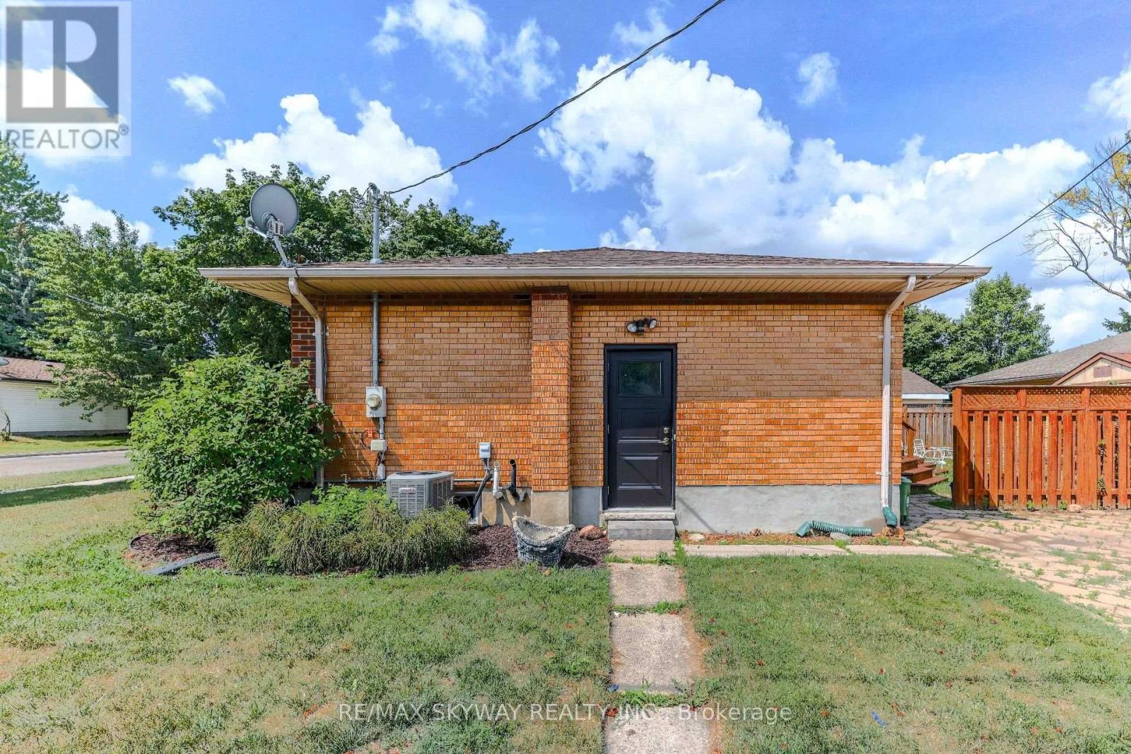 724 BRANT STREET - 4