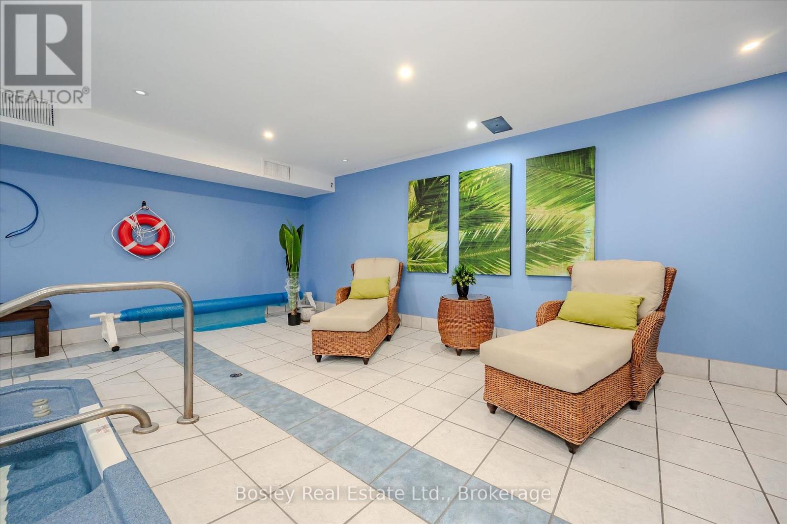 #815 55 GREEN VALLEY DRIVE - 18