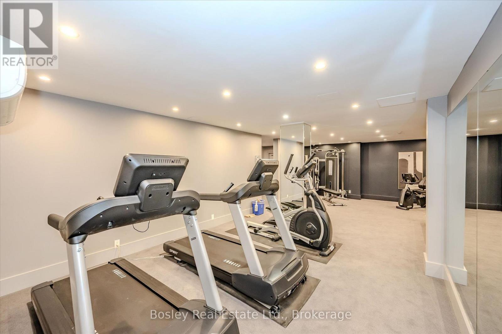 #815 55 GREEN VALLEY DRIVE - 23
