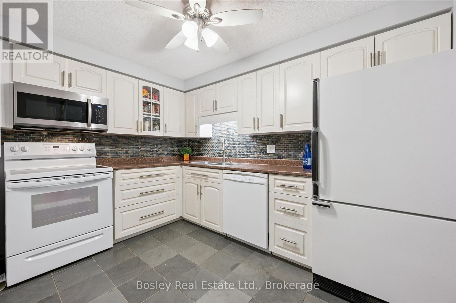 #815 55 GREEN VALLEY DRIVE - 7