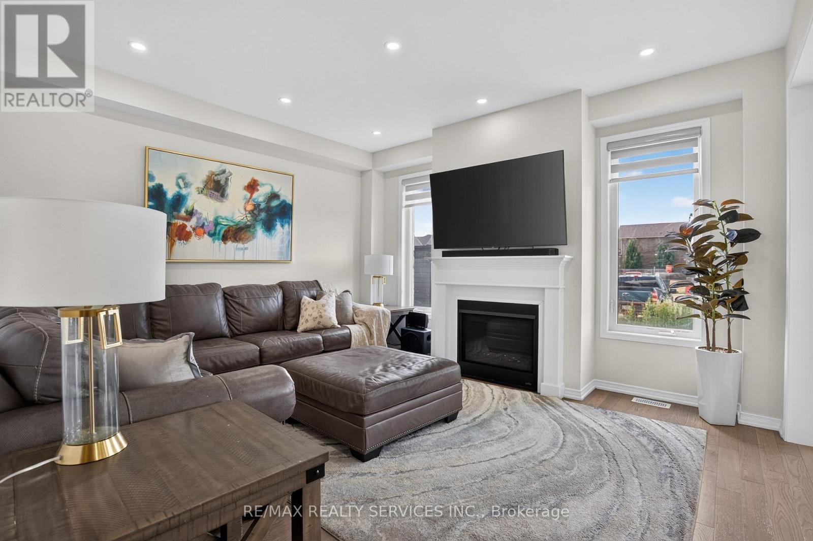 8 MUNRO CIRCLE - 10