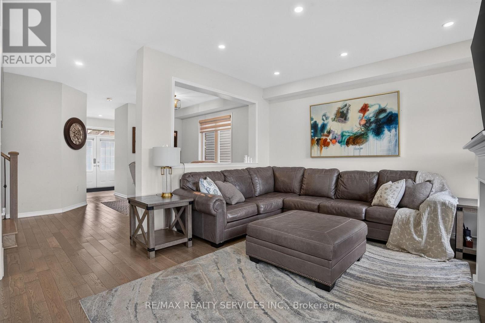 8 MUNRO CIRCLE - 11