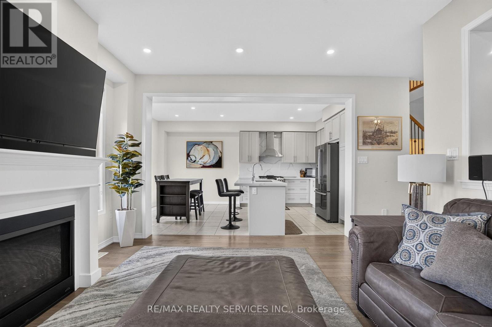 8 MUNRO CIRCLE - 13