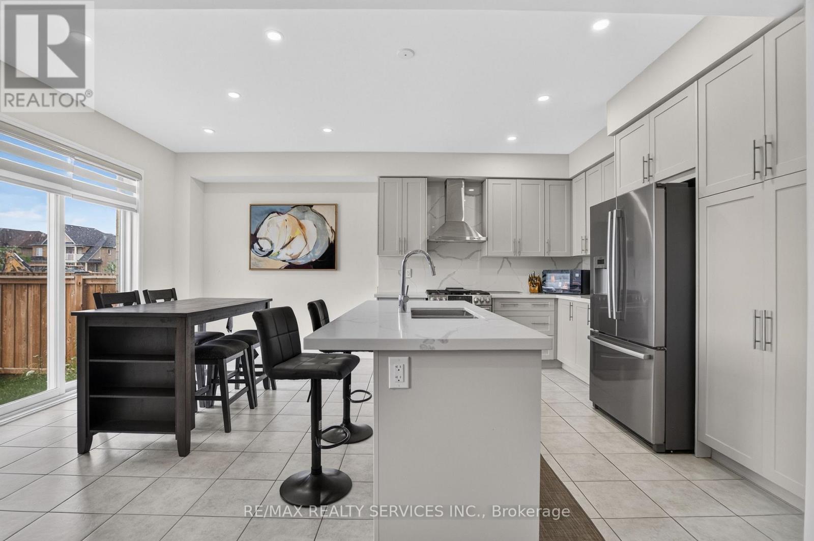 8 MUNRO CIRCLE - 14