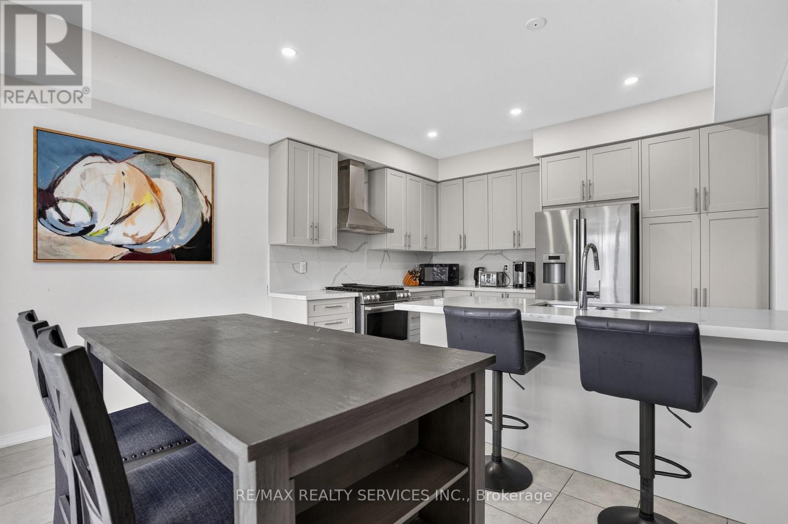 8 MUNRO CIRCLE - 17