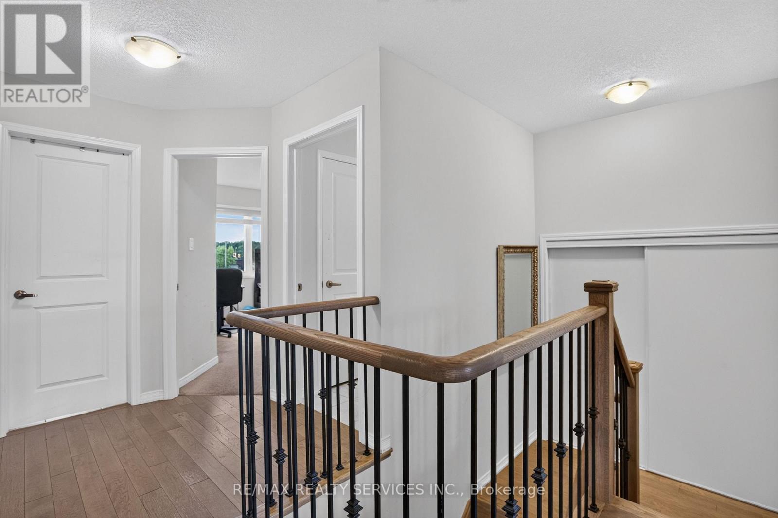 8 MUNRO CIRCLE - 19