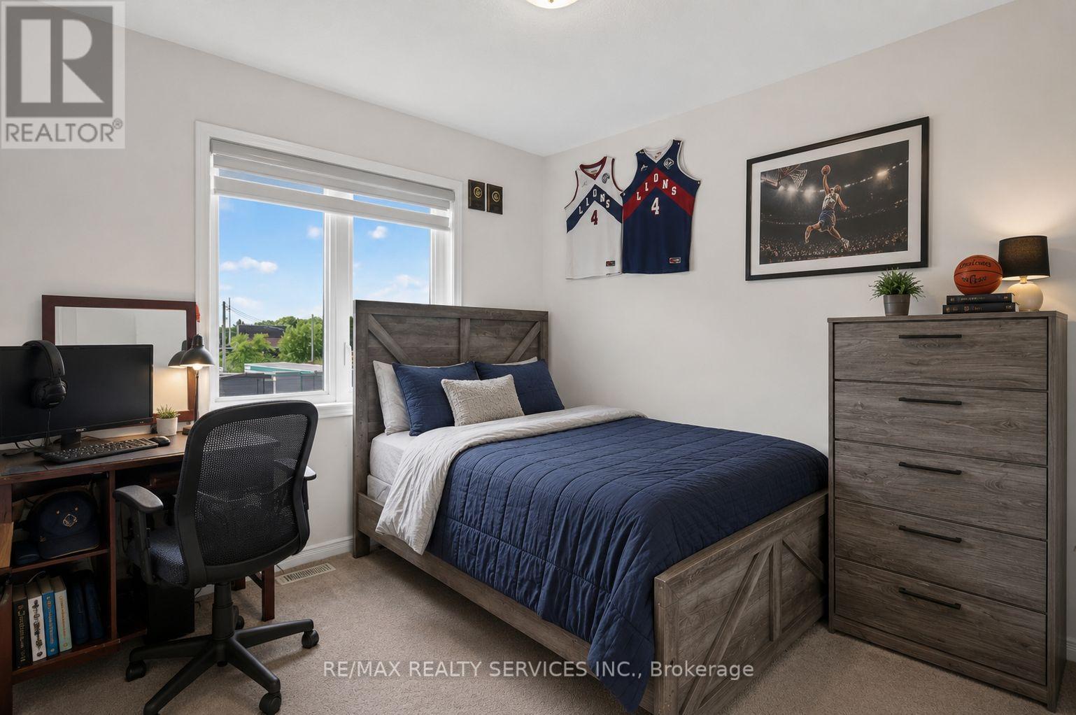 8 MUNRO CIRCLE - 22
