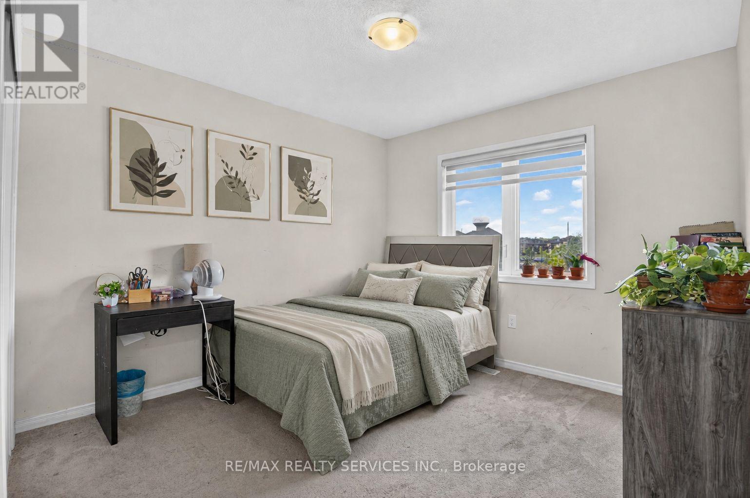 8 MUNRO CIRCLE - 23