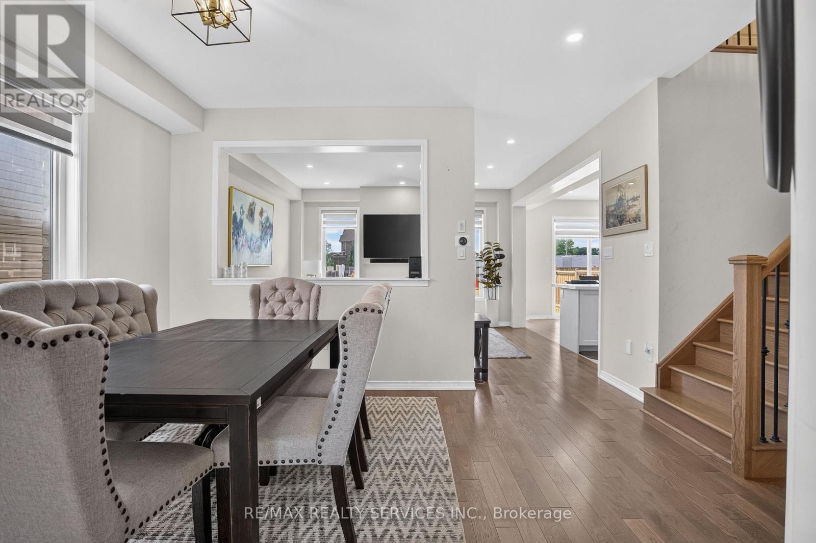 8 MUNRO CIRCLE - 7