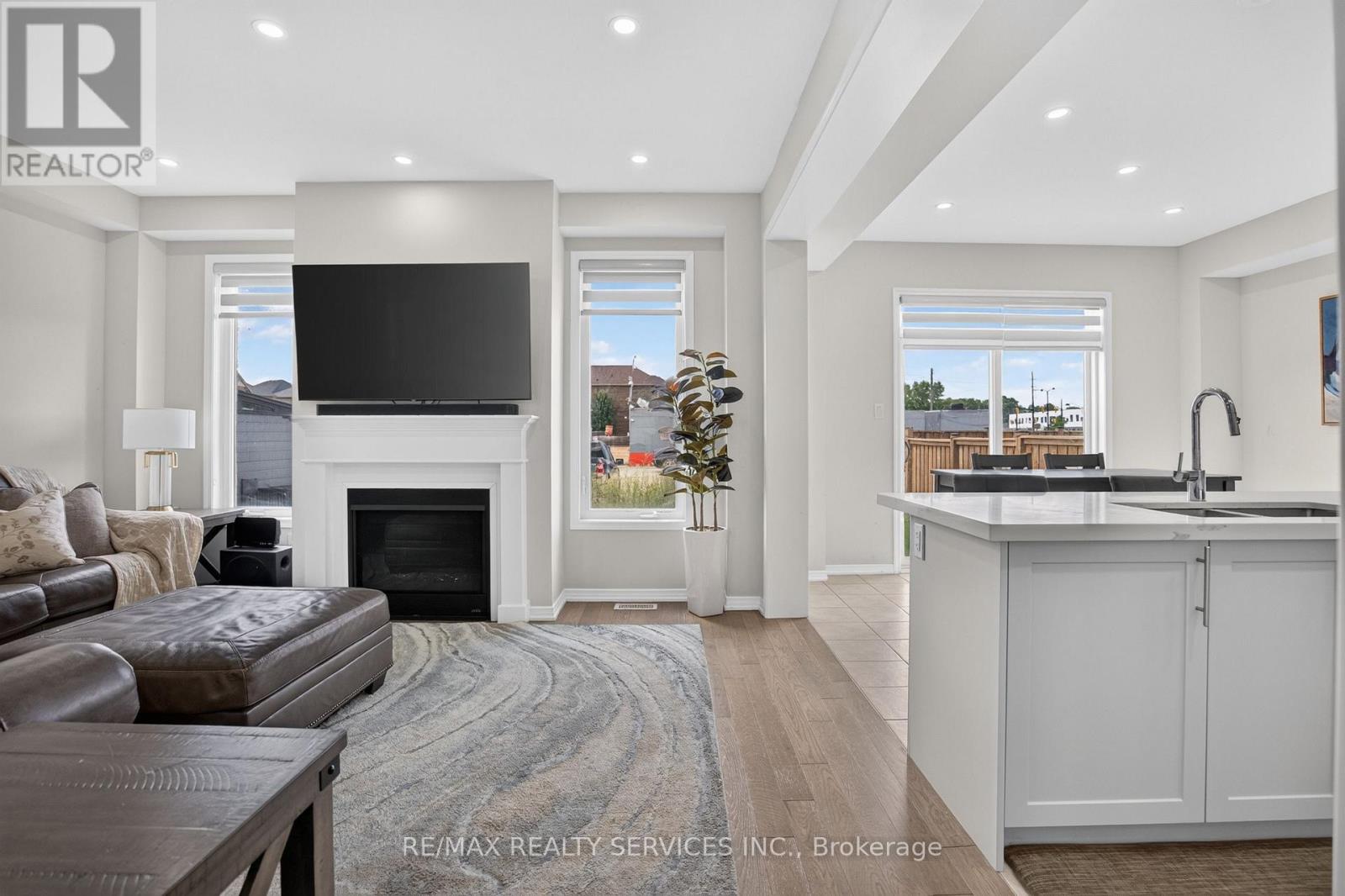 8 MUNRO CIRCLE - 9