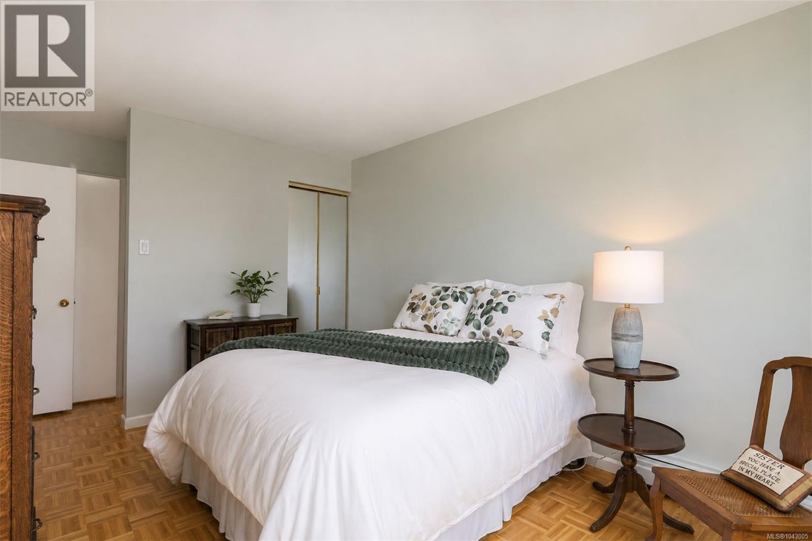 #510 647 Michigan St - 17