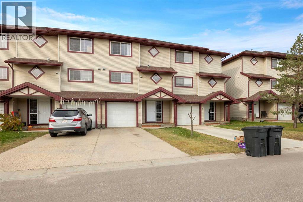 #7 220 Swanson Crescent - 1