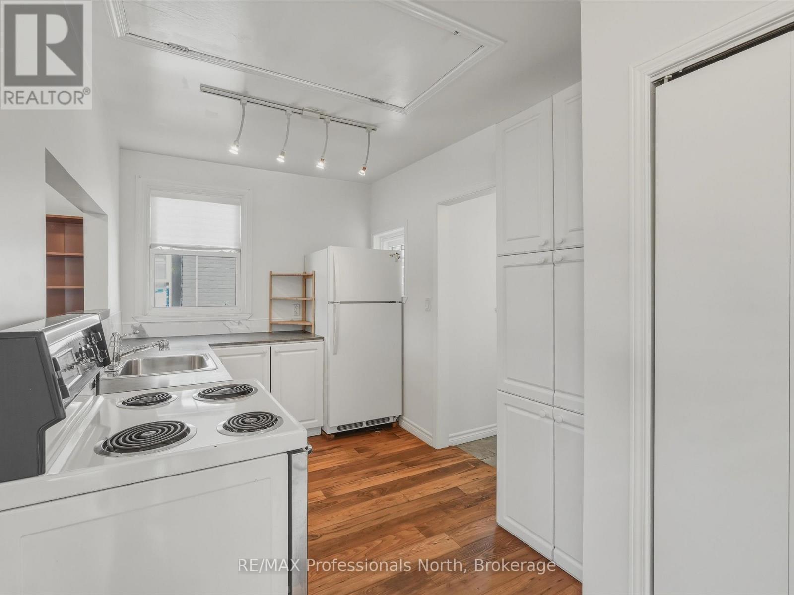 213 JAMES STREET - 14