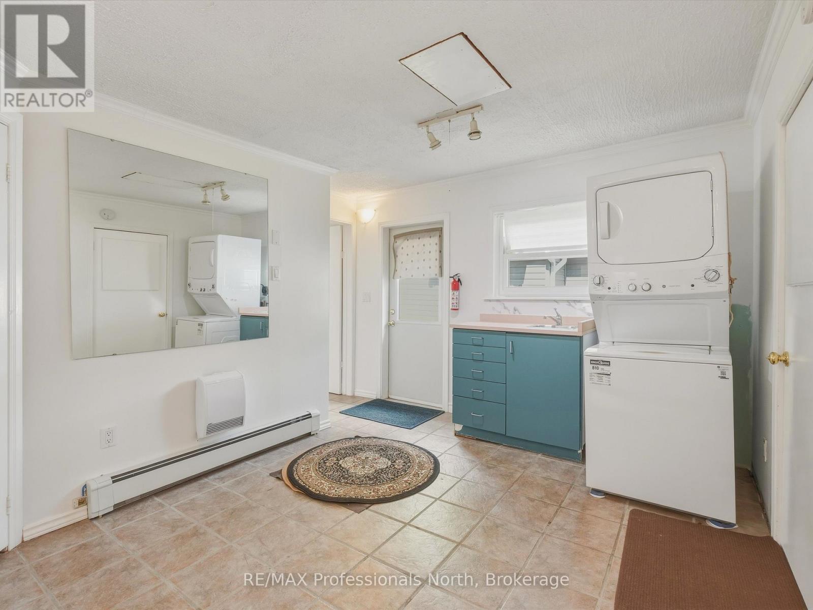 213 JAMES STREET - 23
