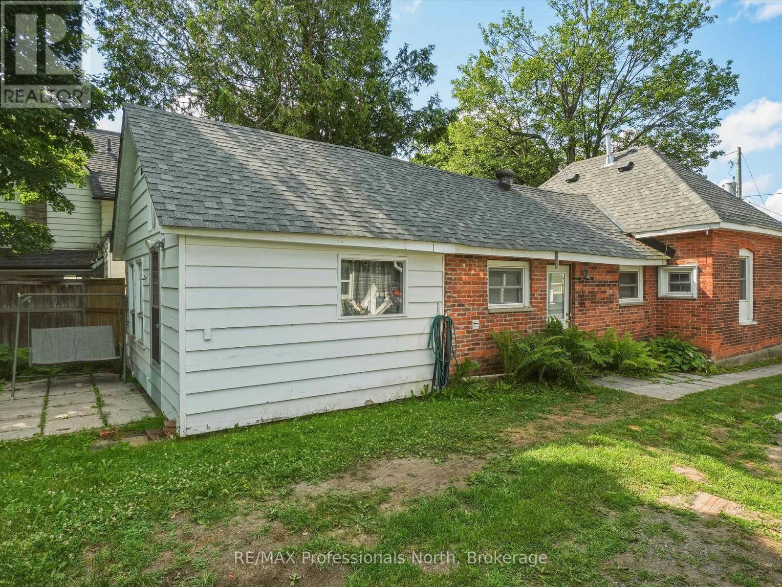 213 JAMES STREET - 4