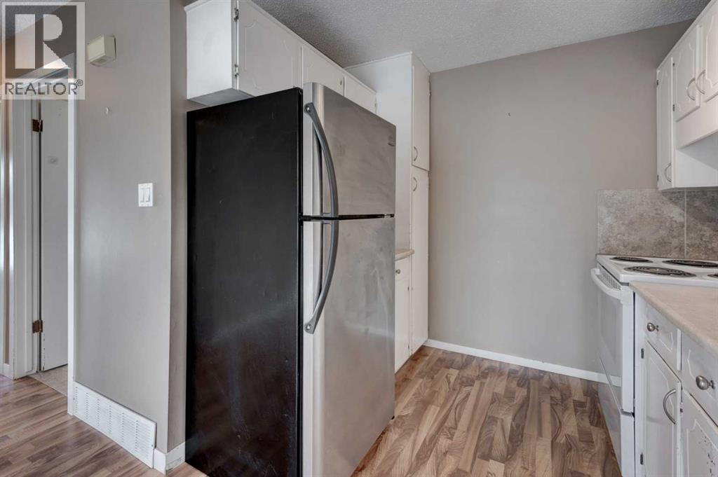 11452 8 Street SW - 9
