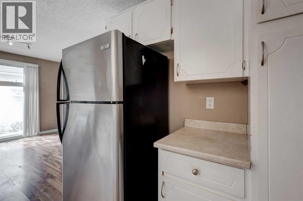 11452 8 Street SW - 11