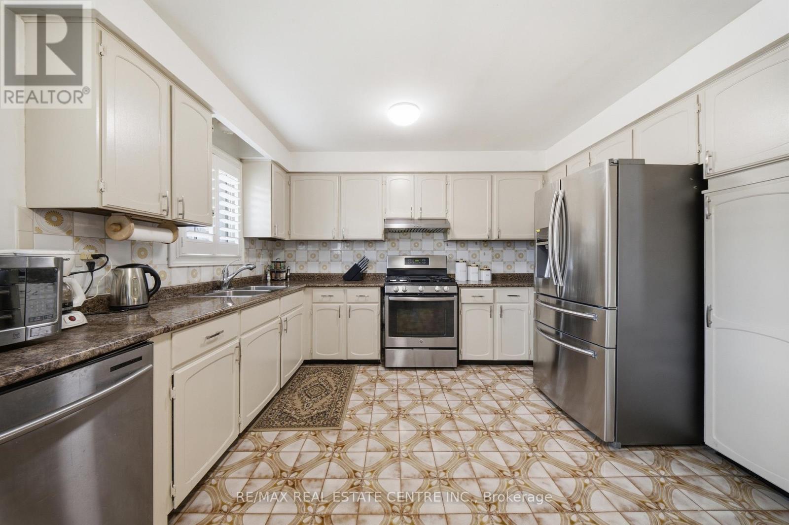 4 MANORCREST STREET - Image 12