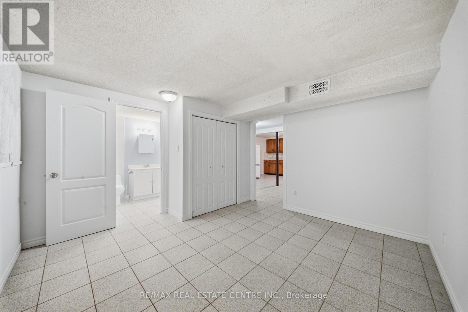 4 MANORCREST STREET - Image 32
