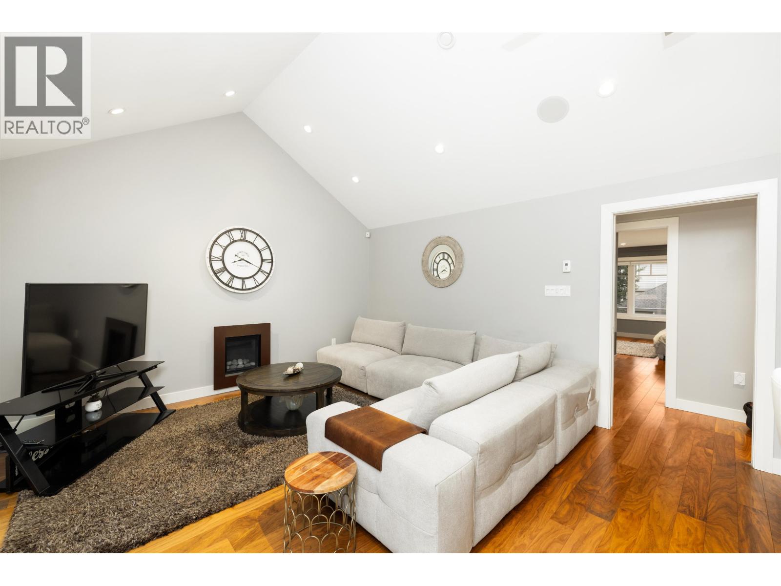 4786 MEADFEILD COURT, West Vancouver