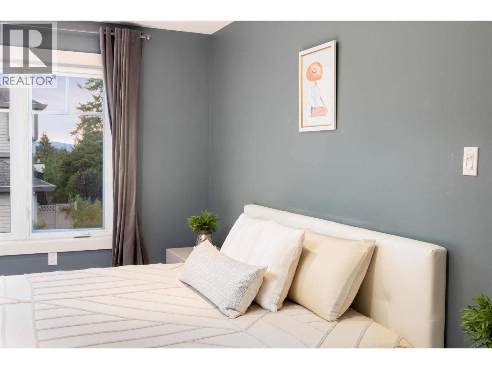 4786 MEADFEILD COURT, West Vancouver