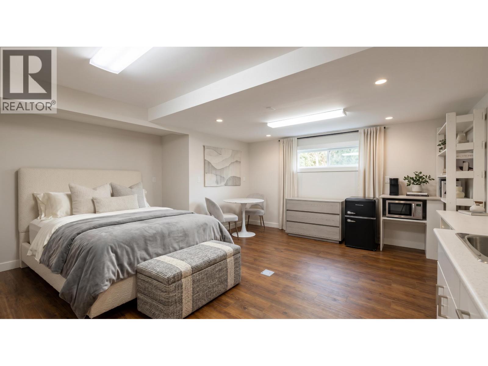 4786 MEADFEILD COURT, West Vancouver