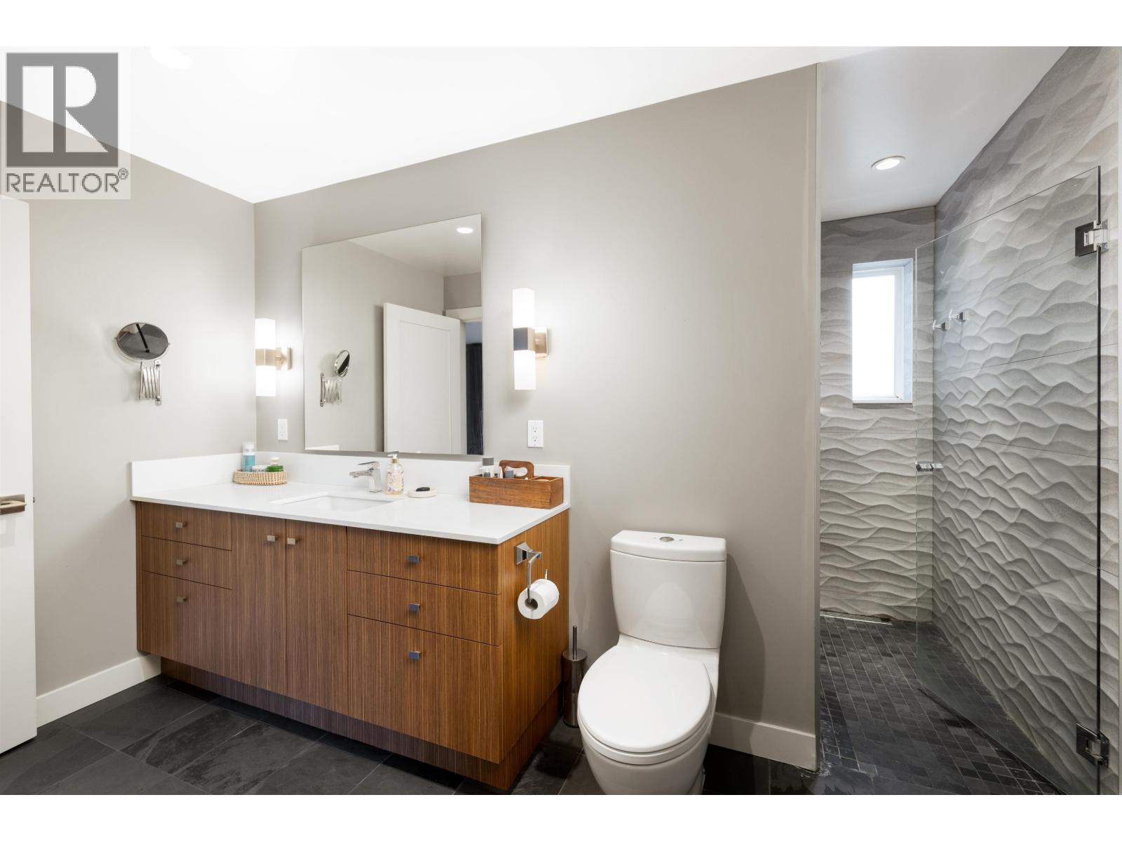 4786 MEADFEILD COURT, West Vancouver