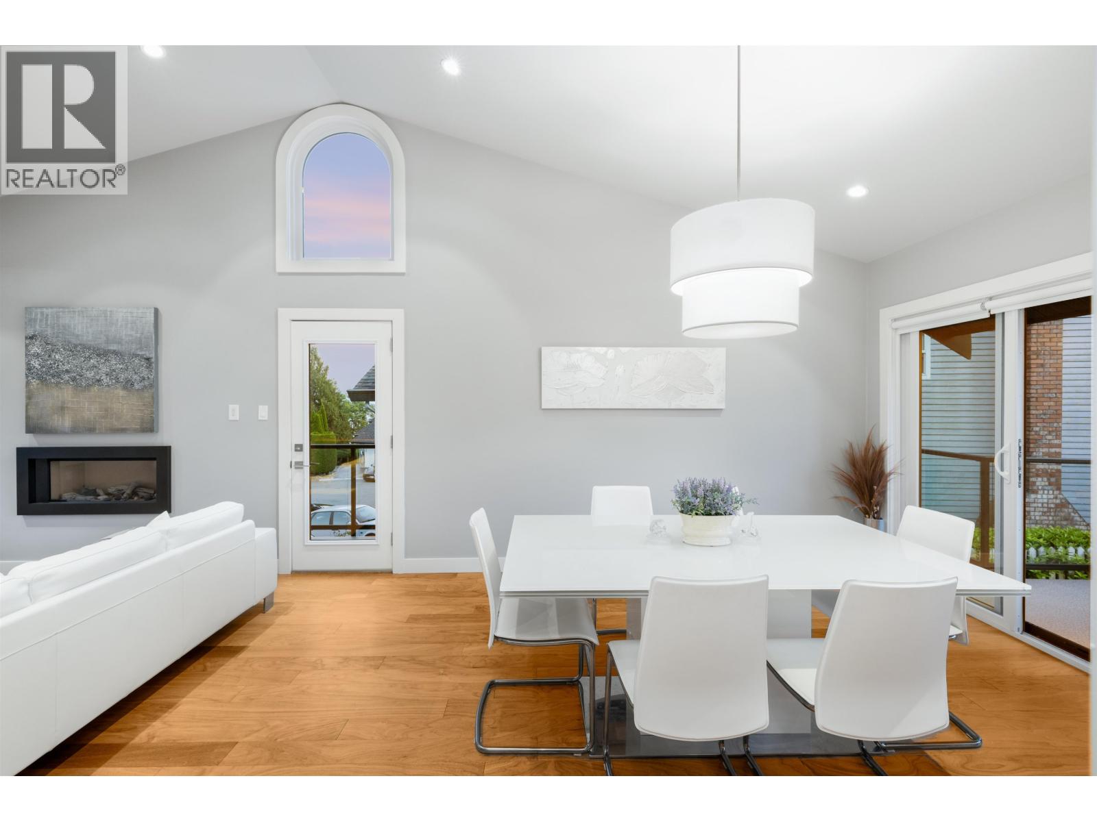 4786 MEADFEILD COURT, West Vancouver