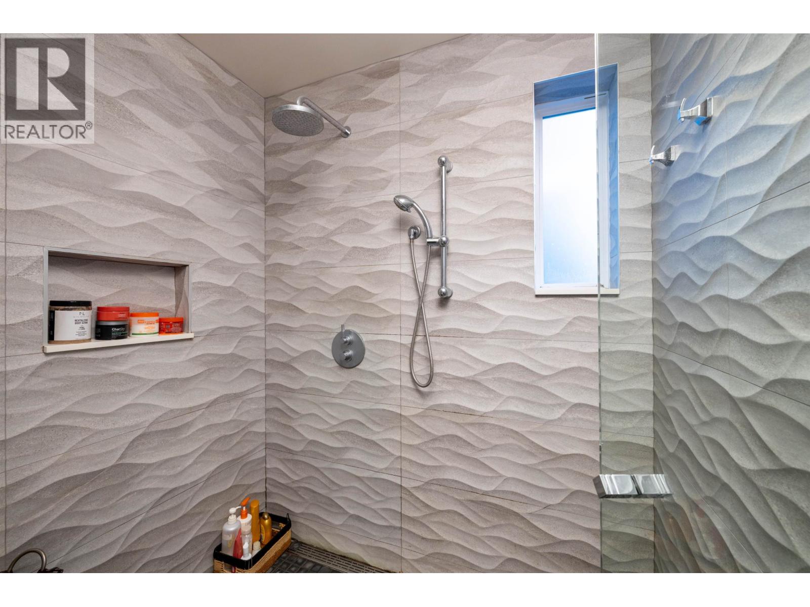 4786 MEADFEILD COURT, West Vancouver