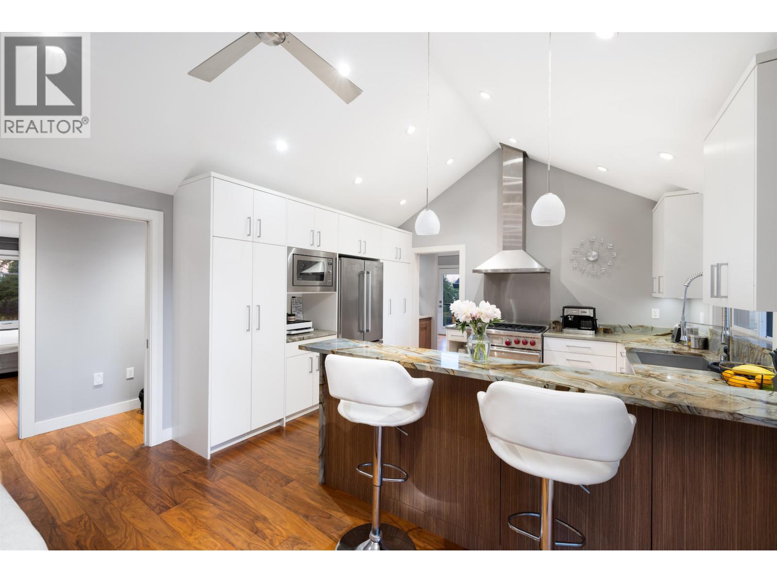 4786 MEADFEILD COURT, West Vancouver