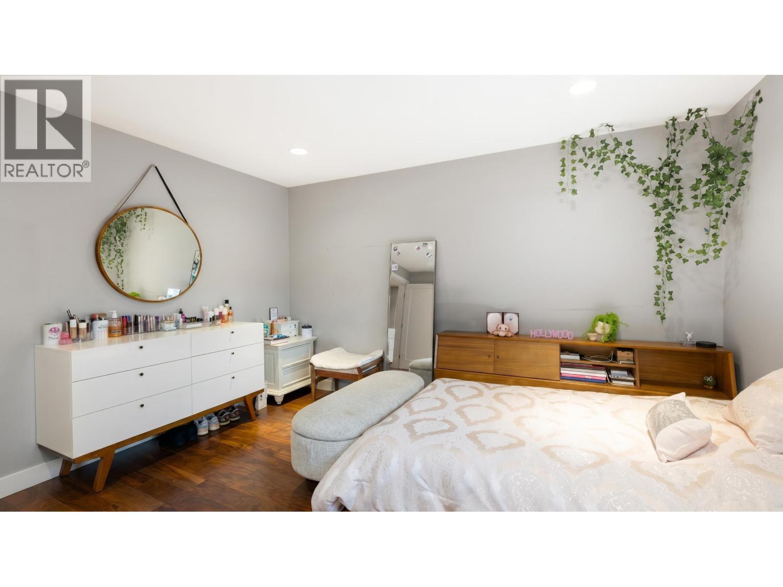 4786 MEADFEILD COURT, West Vancouver