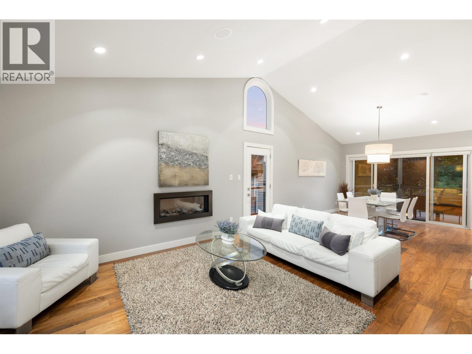 4786 MEADFEILD COURT, West Vancouver