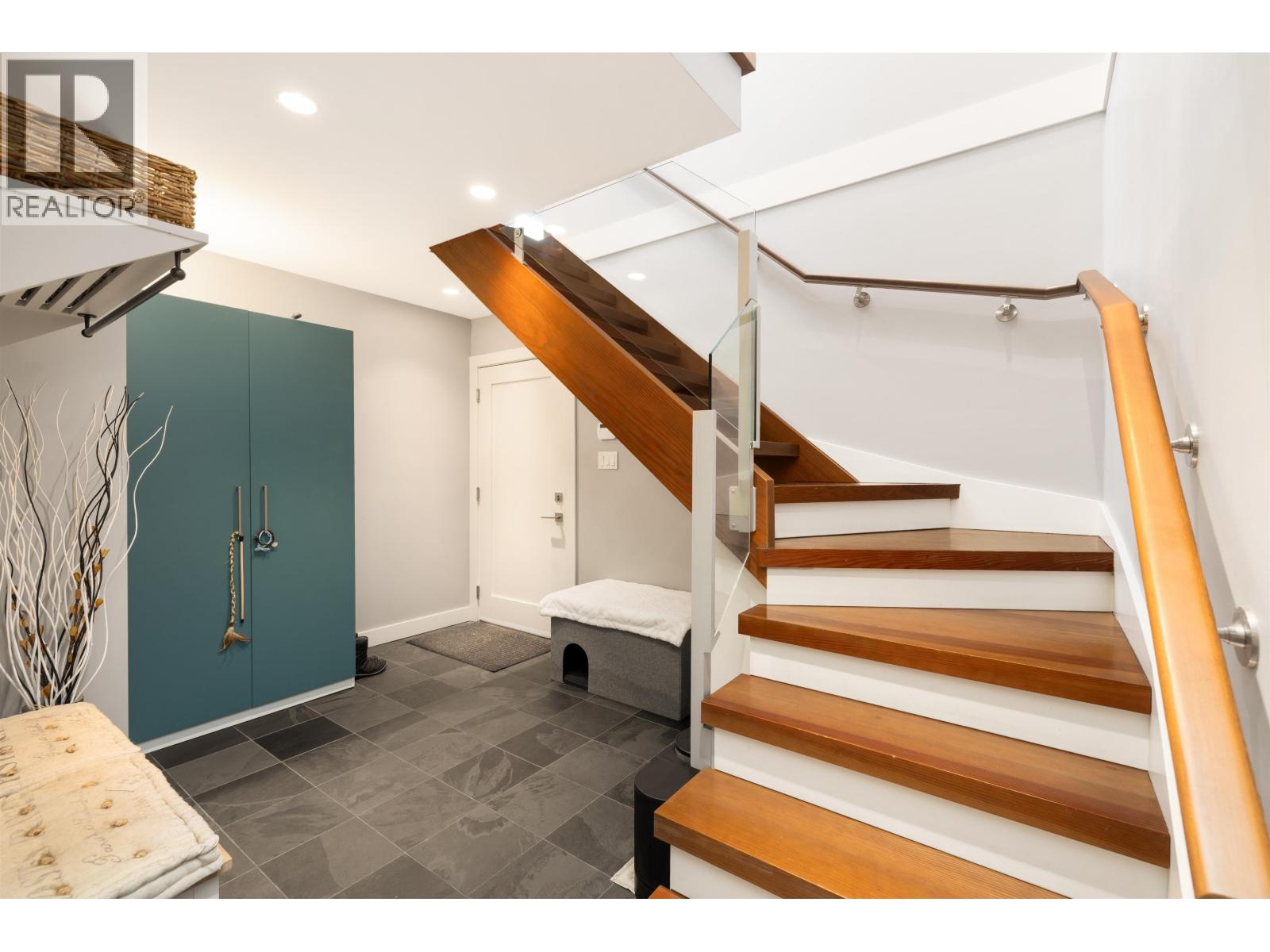 4786 MEADFEILD COURT, West Vancouver