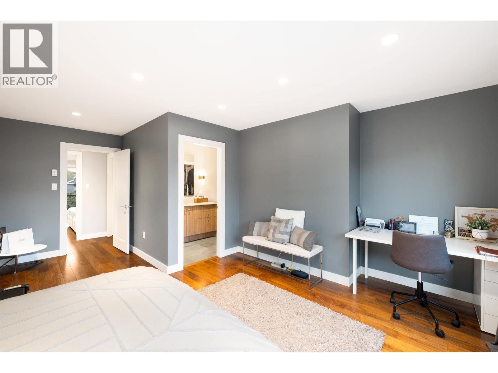 4786 MEADFEILD COURT, West Vancouver