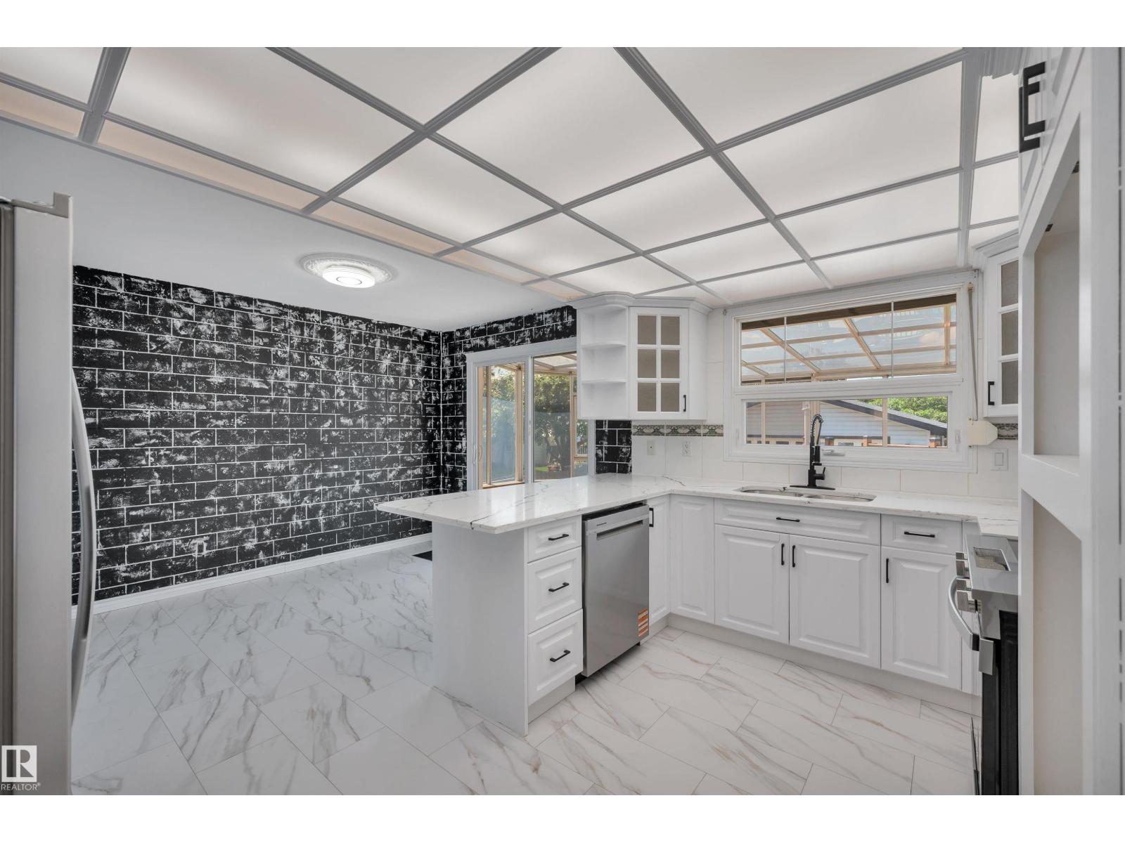 18 MALVERN DR — photo 16