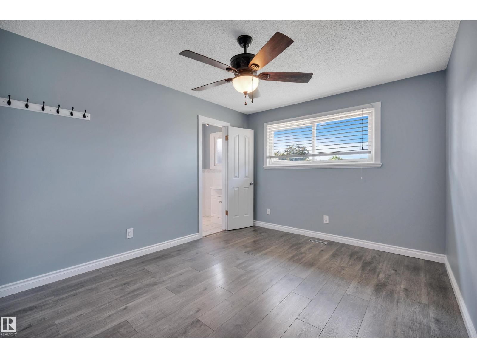 18 MALVERN DR - 21