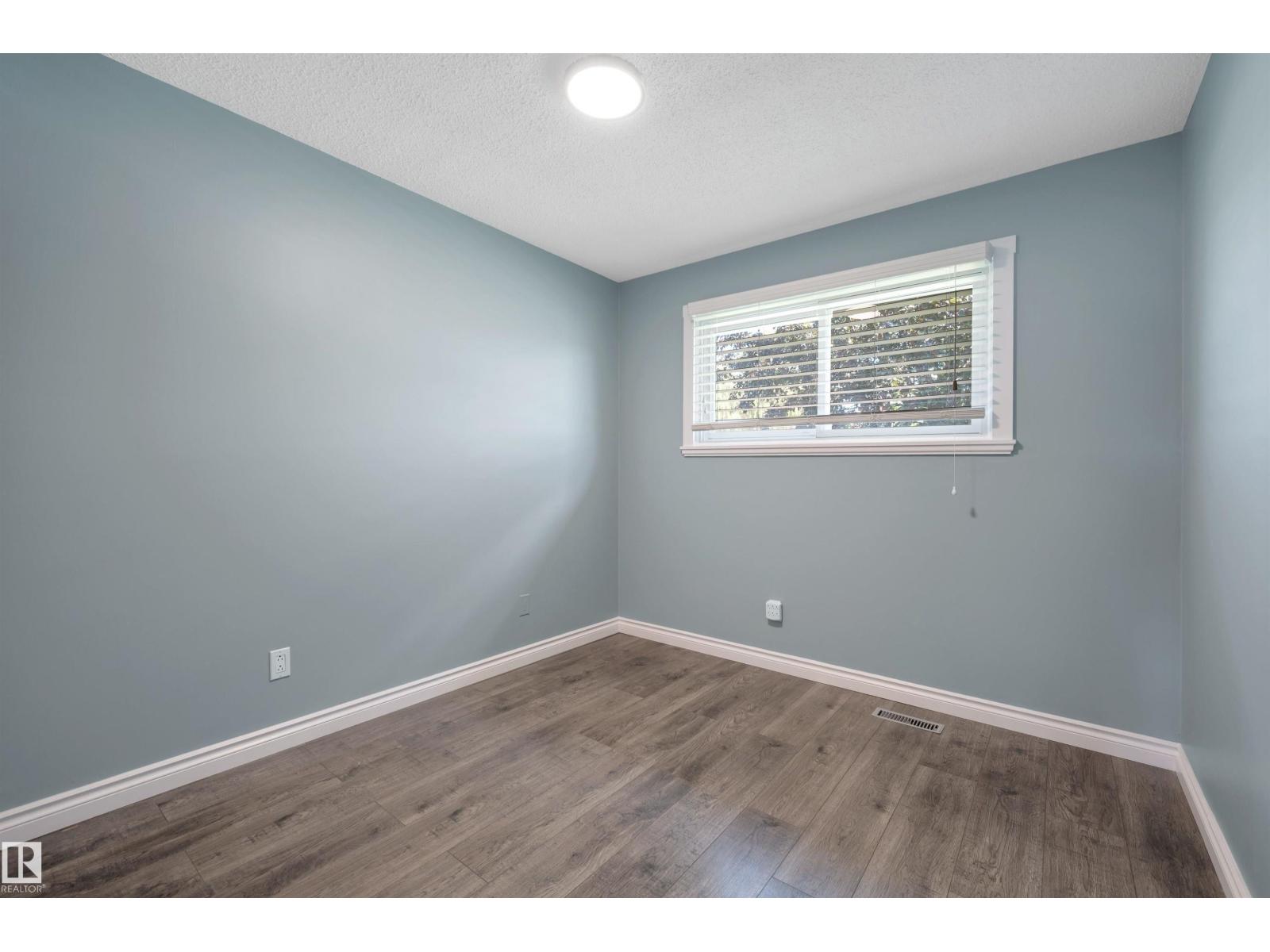 18 MALVERN DR - 24