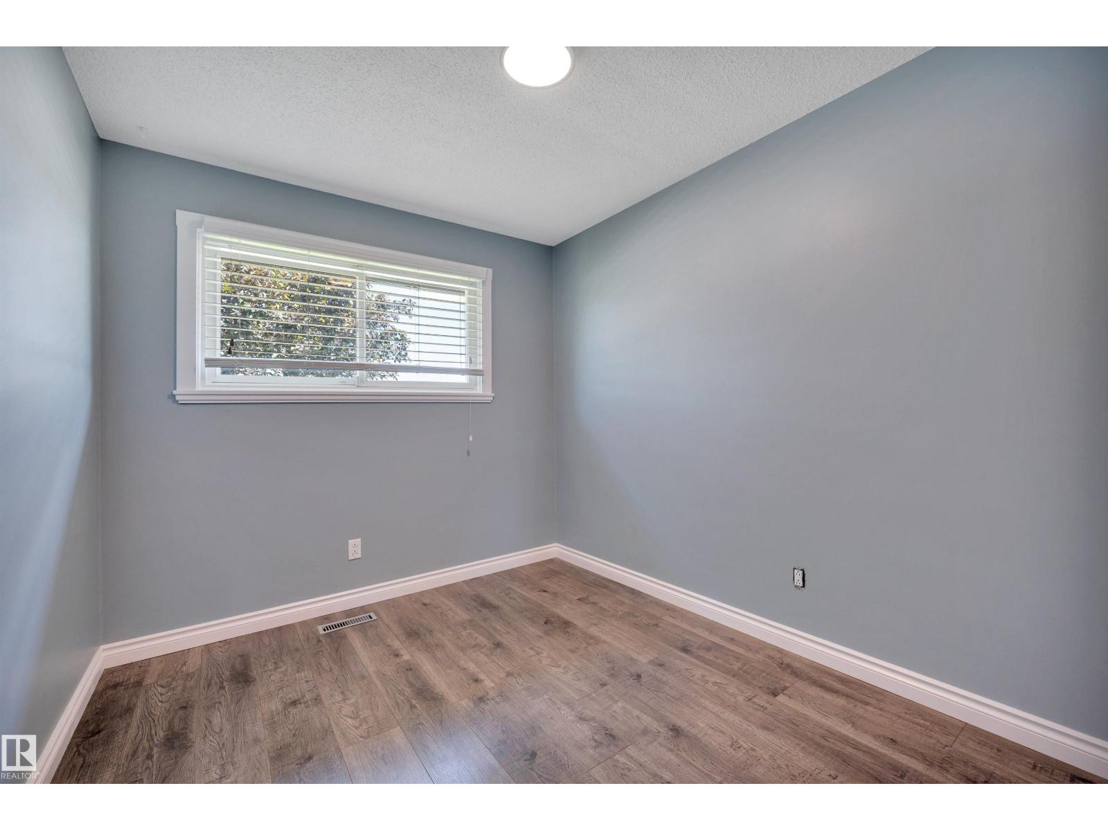 18 MALVERN DR — photo 27