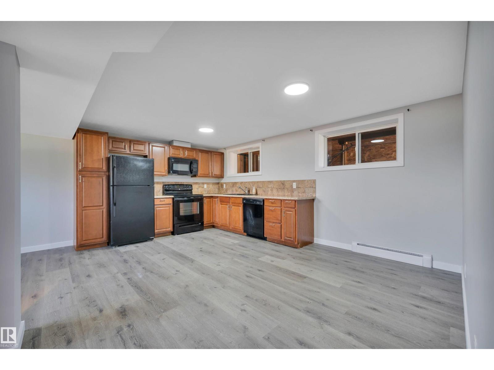 18 MALVERN DR - 32