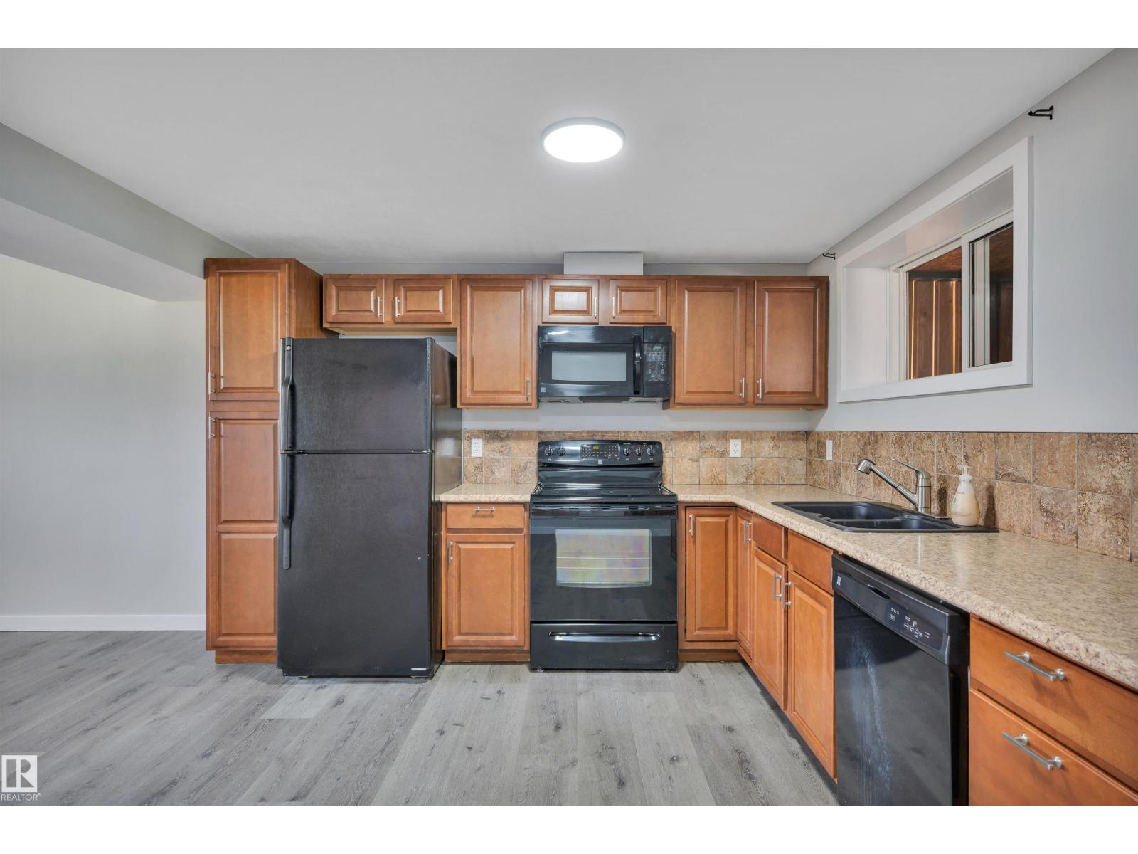 18 MALVERN DR — photo 33
