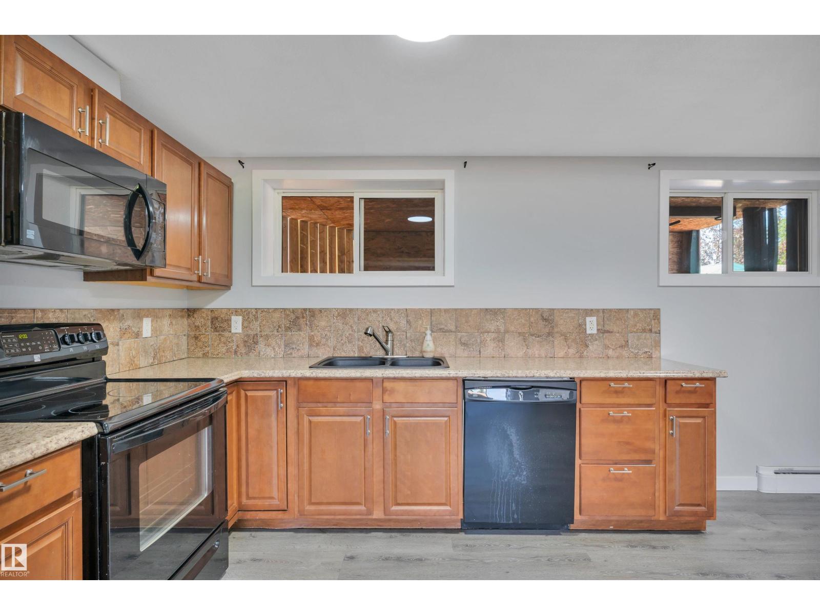 18 MALVERN DR — photo 34